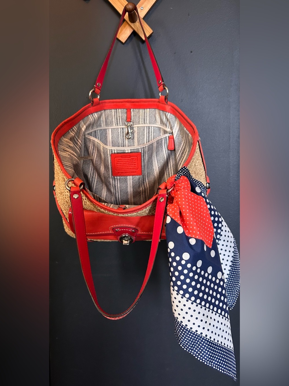 COACH NATURAL STRAW TANGERINE LEATHER TURNLOCK POCKET SHOPPER TOTE BAG -EUC- - Picture 7 of 16
